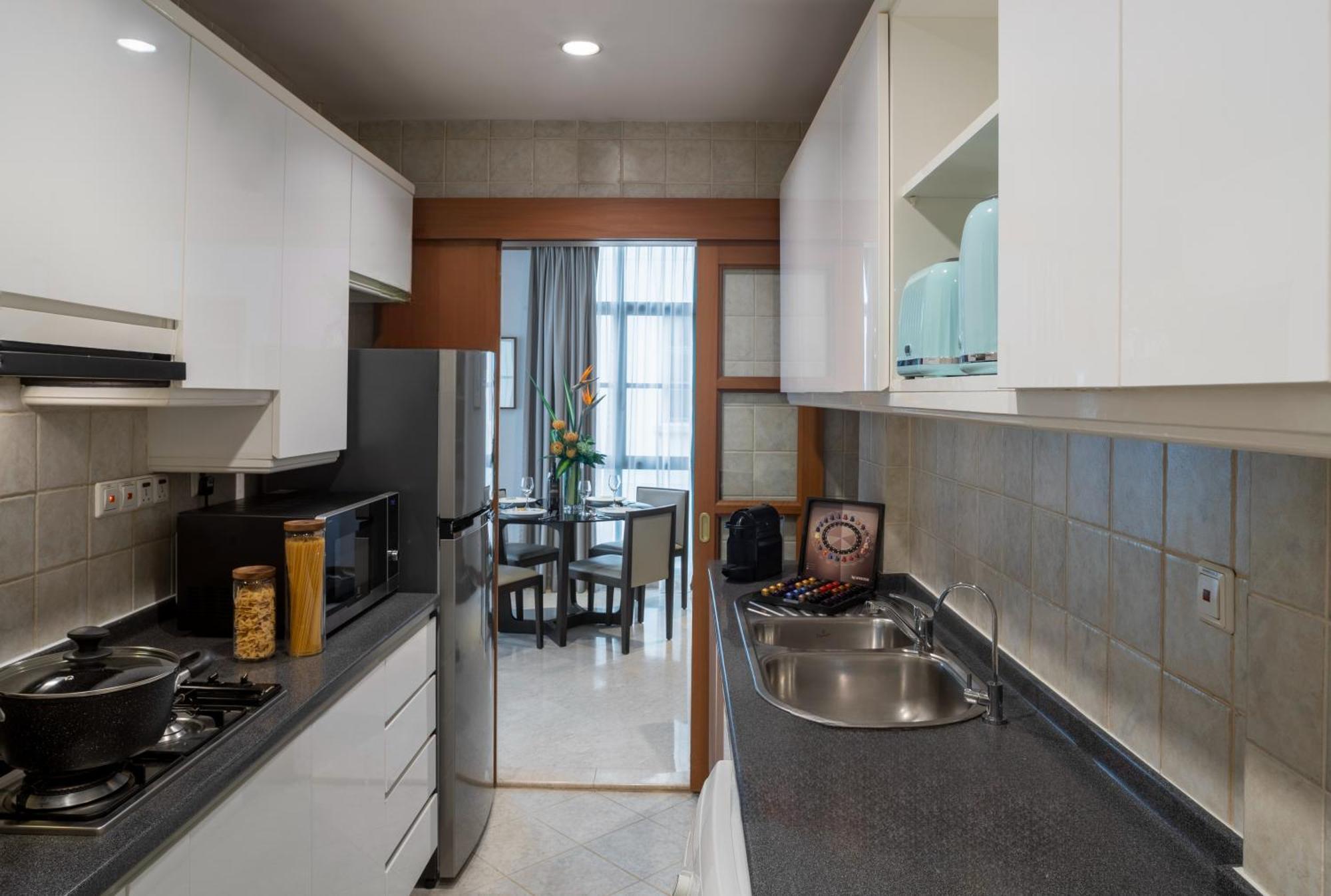 Fraser Place Robertson Walk Singapour Extérieur photo A typical kitchen in a condominium